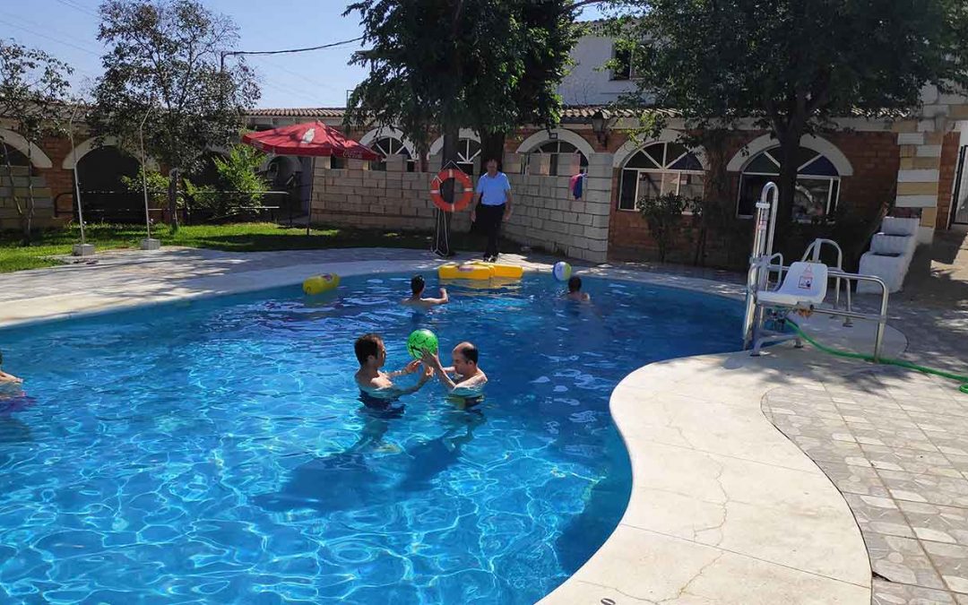 Inaugurada la temporada de piscina en el Complejo Residencial ‘El Cristo Roto’ de Obras Cristianas